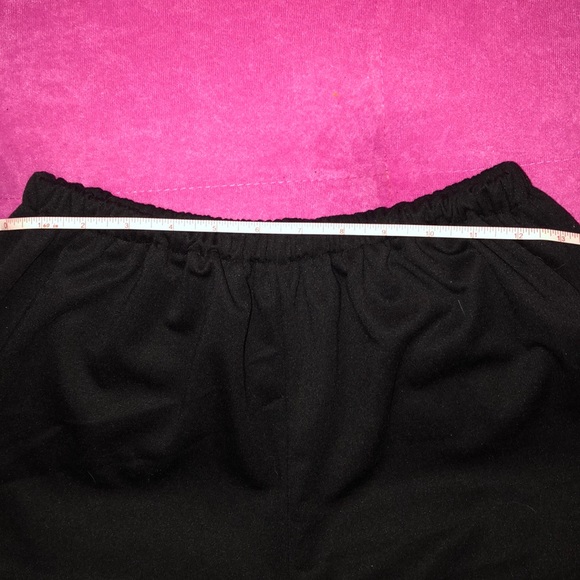 Pearl-Accented High-Rise Black Shorts M/L - Picture 2 of 3